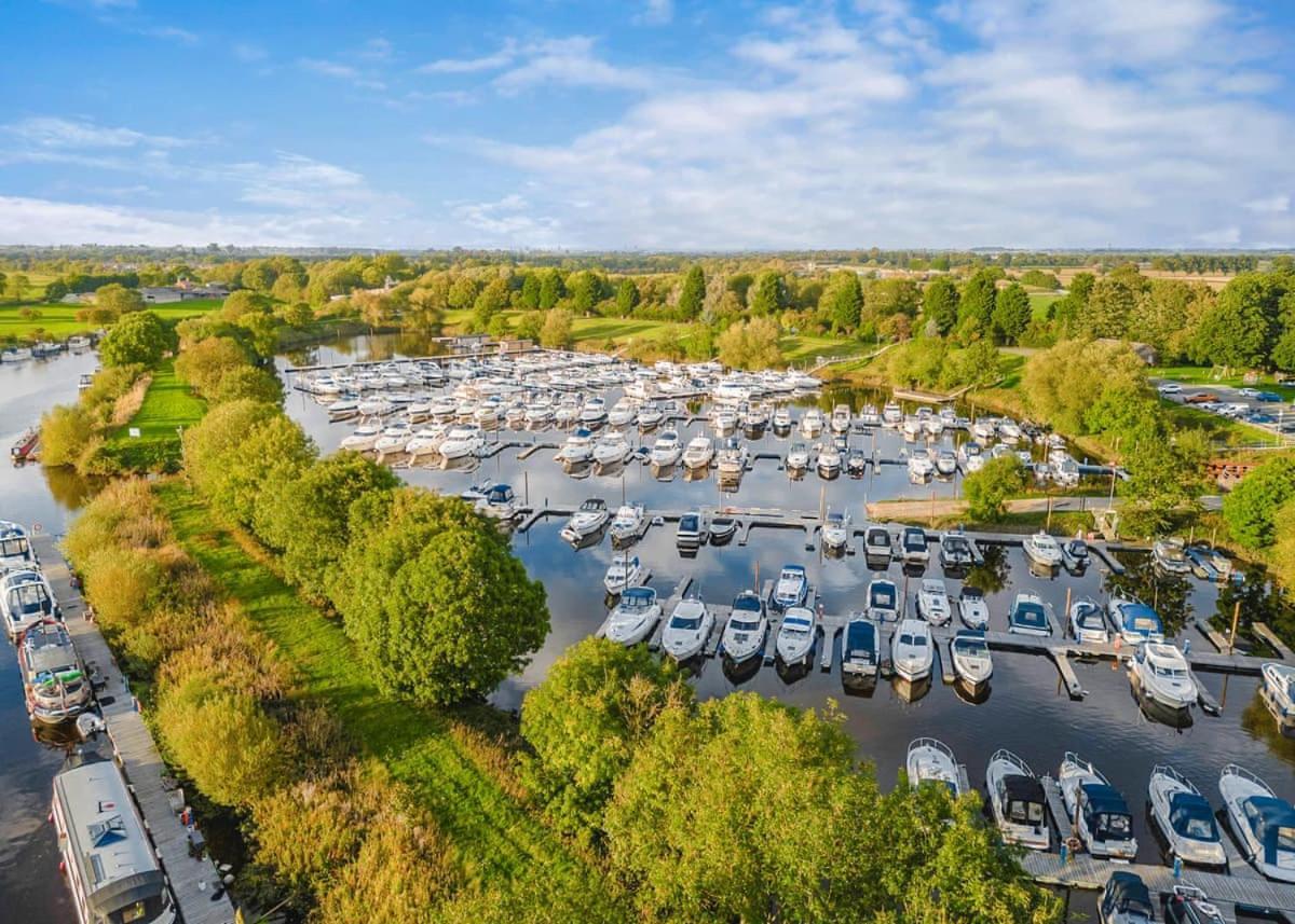 Отель York Marina Naburn Экстерьер фото