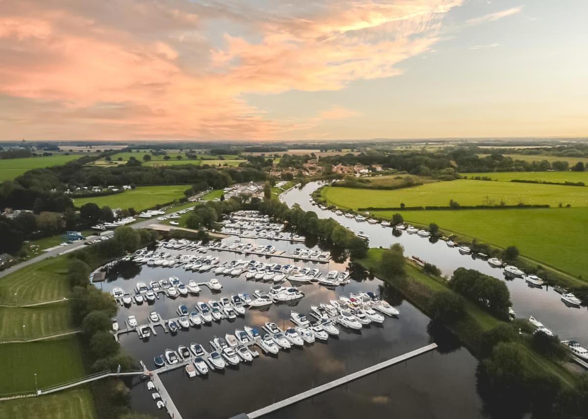 Отель York Marina Naburn Экстерьер фото